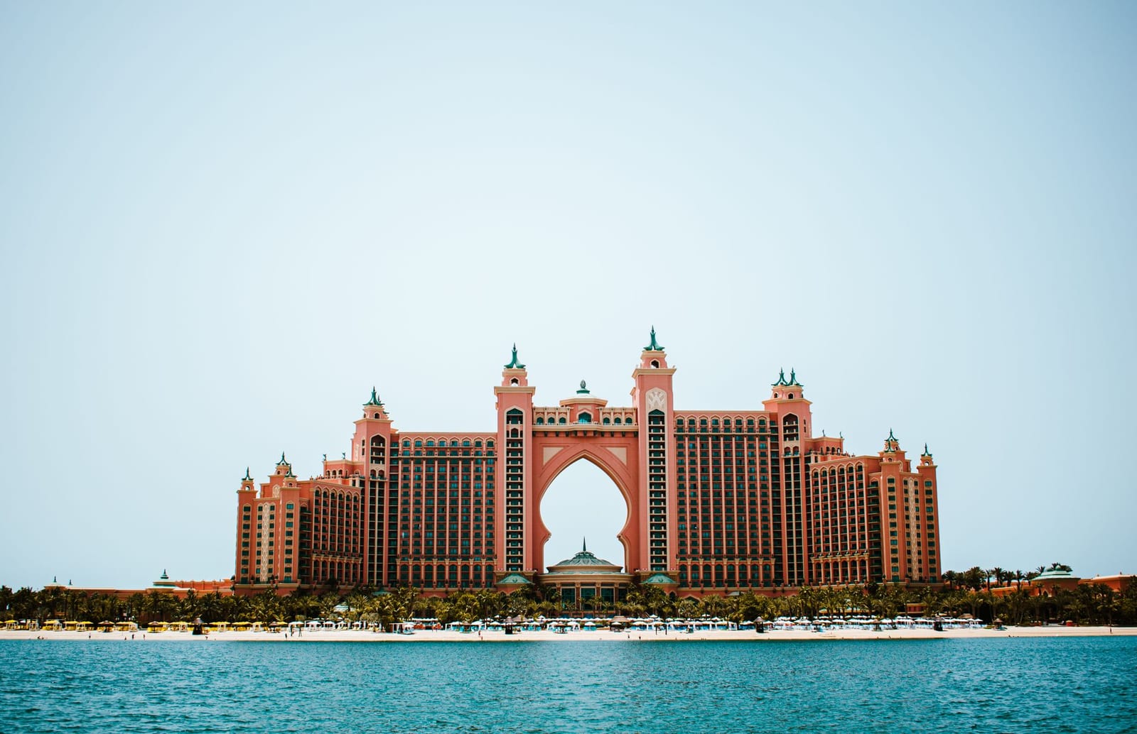 Atlantis The Palm с моря — вид с яхты из Дубай Марины