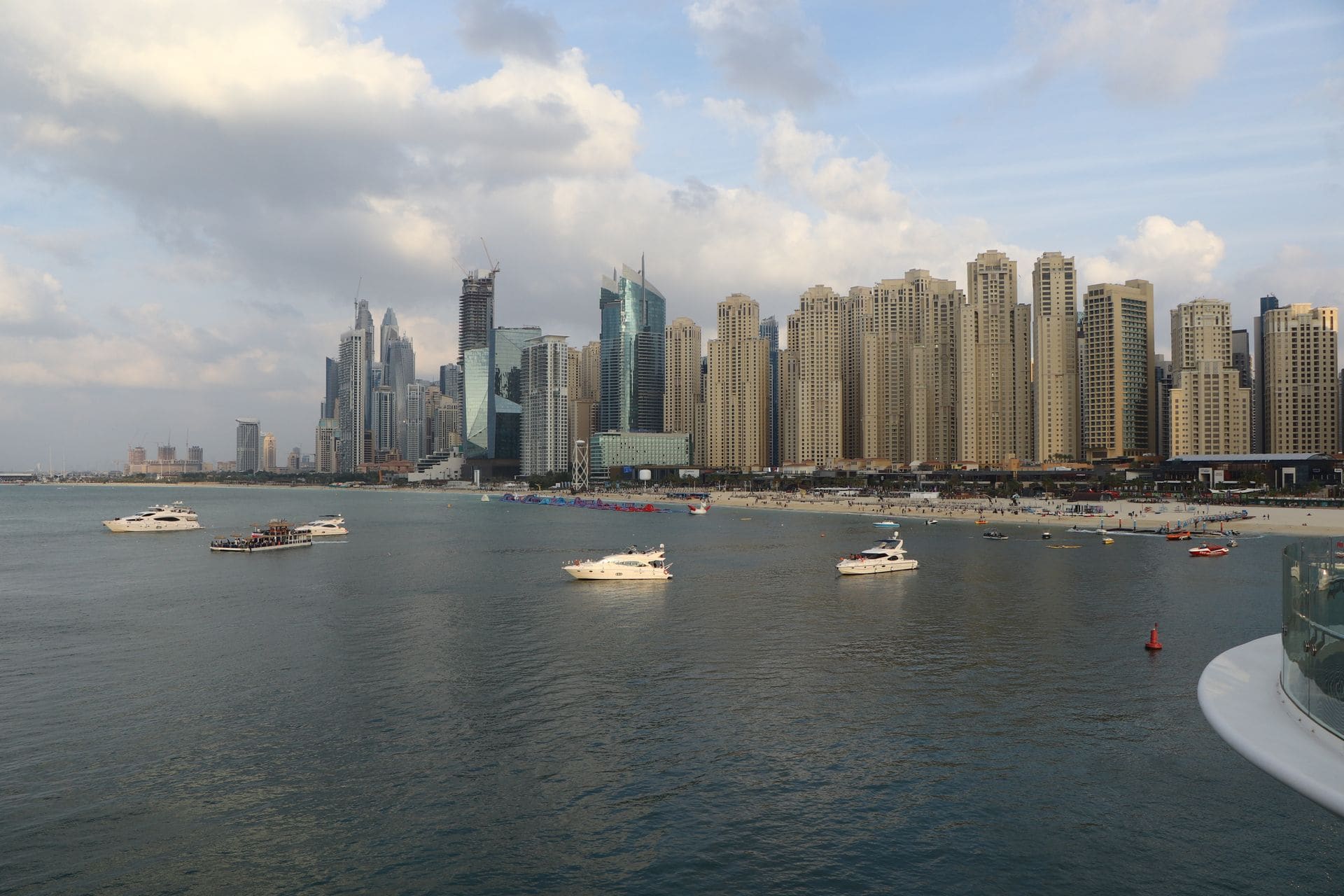 Die besten geteilten Yachttouren in der Dubai Marina: Luxus für weniger Geld