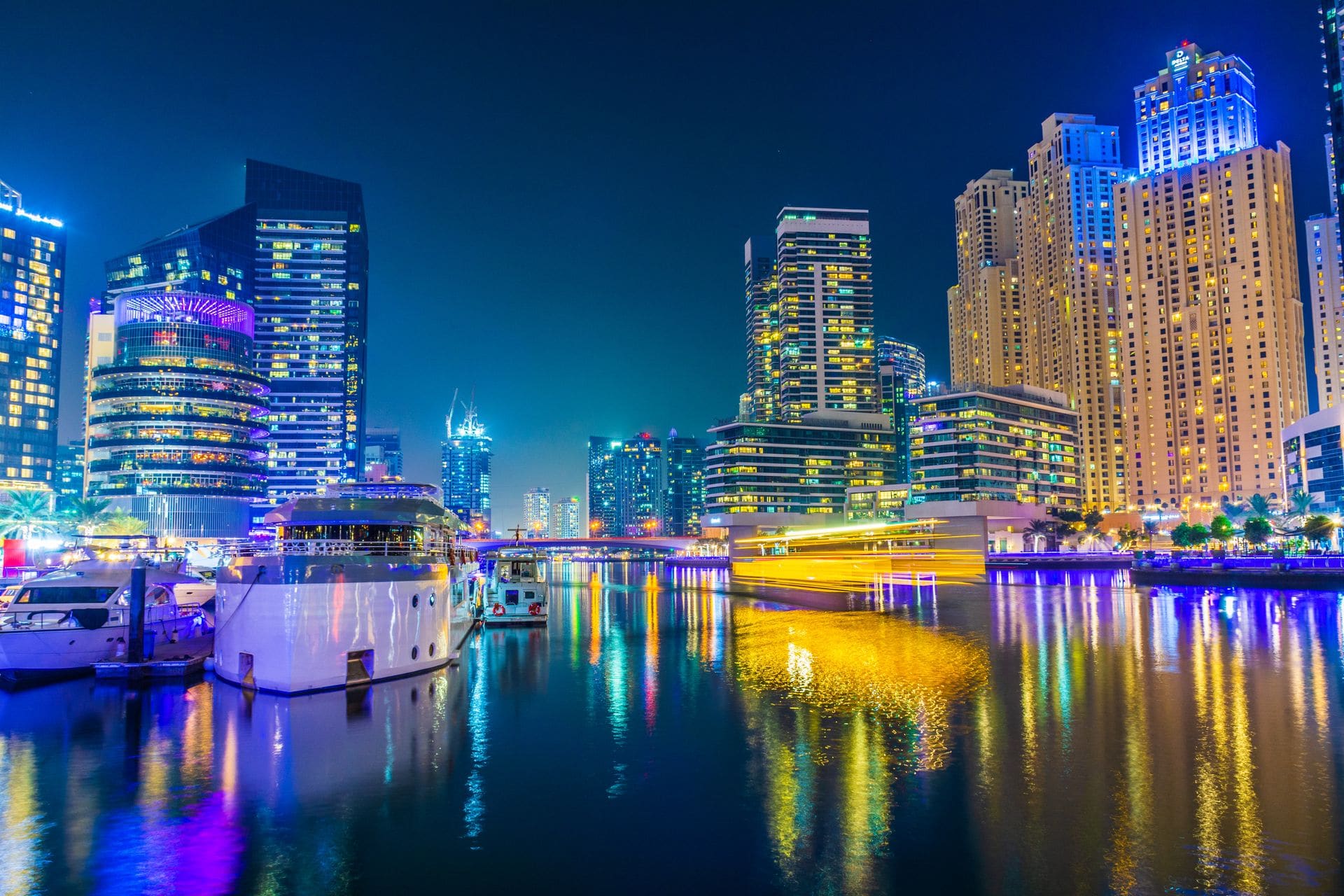 Yachtparty in der Dubai Marina: für $99 feiern wie ein Milliardär