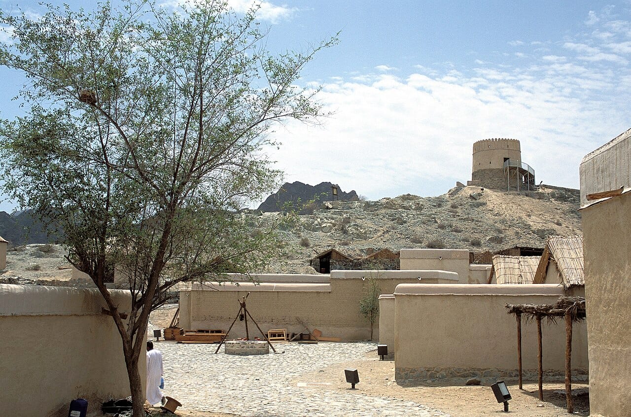 Hatta Heritage Village und das Dammufer