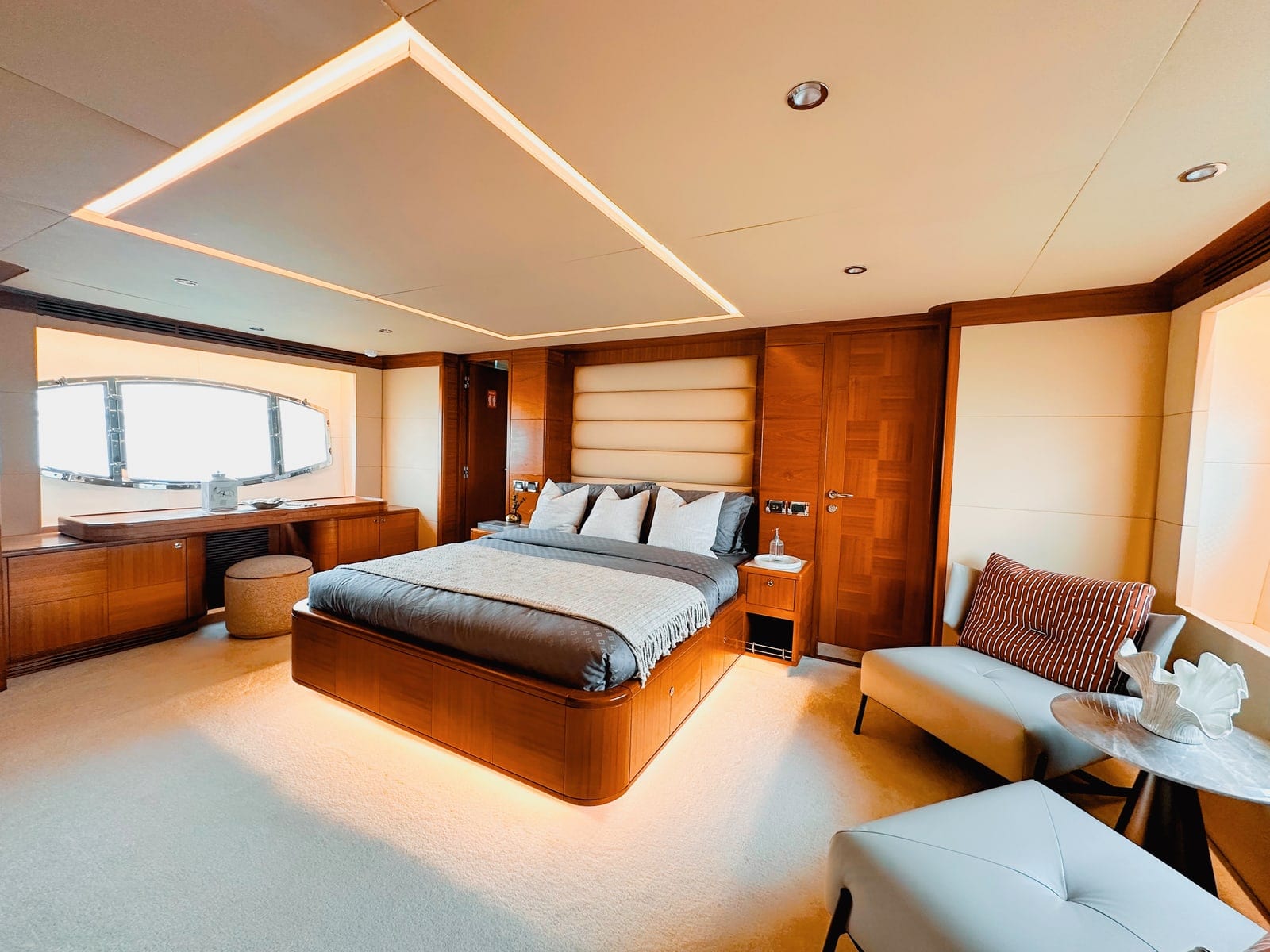 Icon, 110 ft Superyacht in Dubai — Eignerkabine