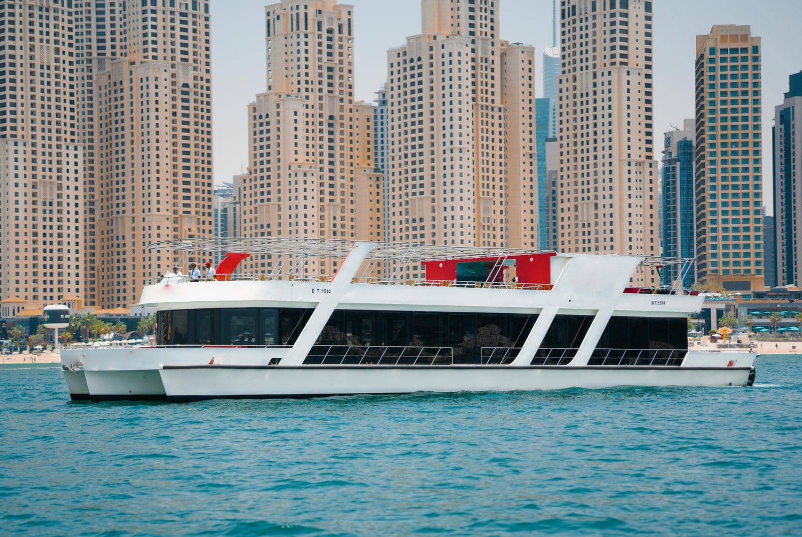 X15, 125 ft Eventyacht in Dubai — auf dem Wasser