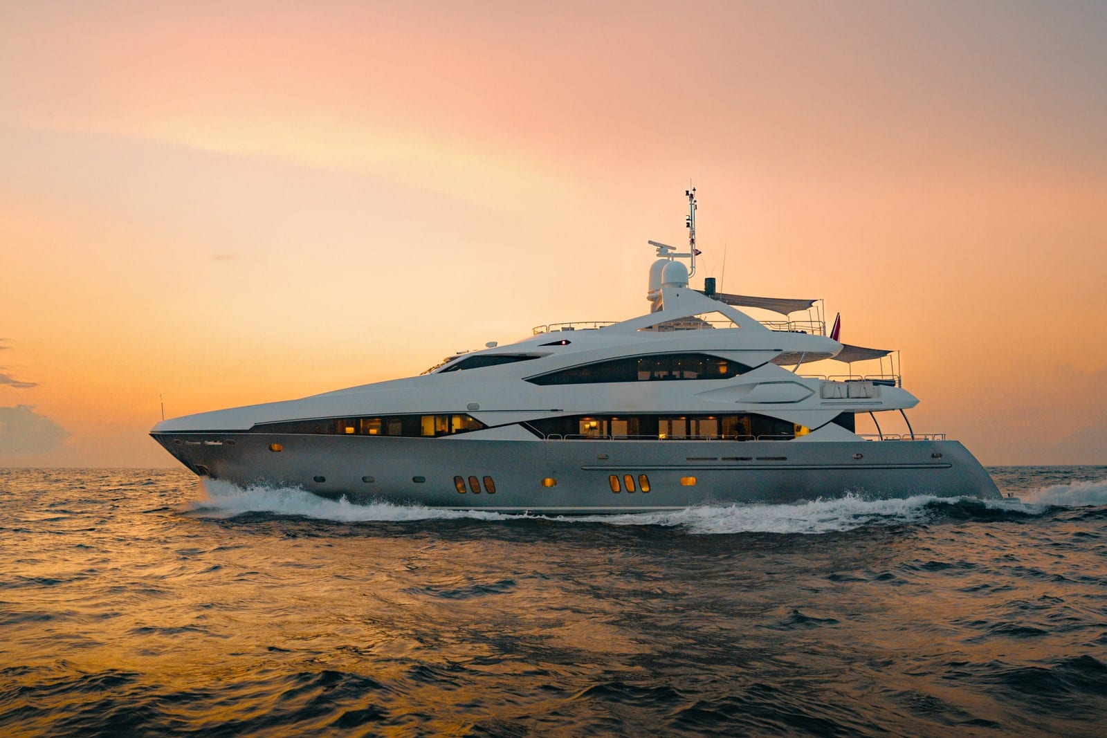 Encore, 131 ft Superyacht für bis zu 50 Gäste, Dubai Harbour