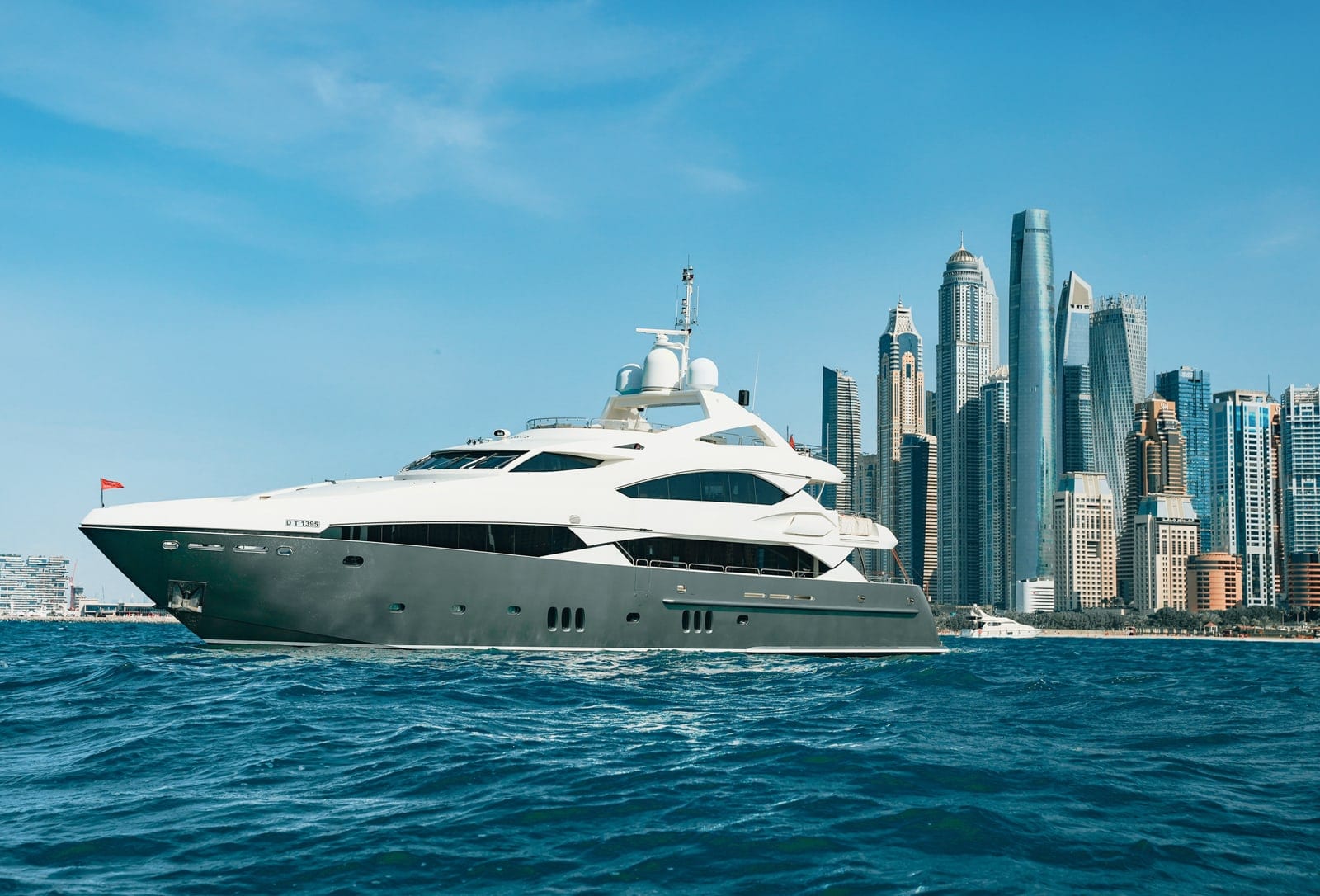 Encore, 131 ft Superyacht in Dubai — auf dem Wasser