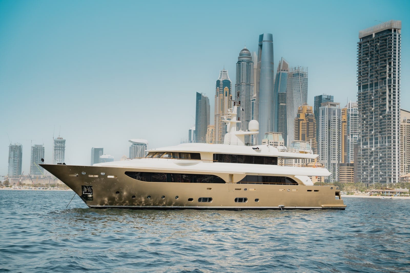 Behike, 150 ft Superyacht für bis zu 50 Gäste, Dubai Harbour
