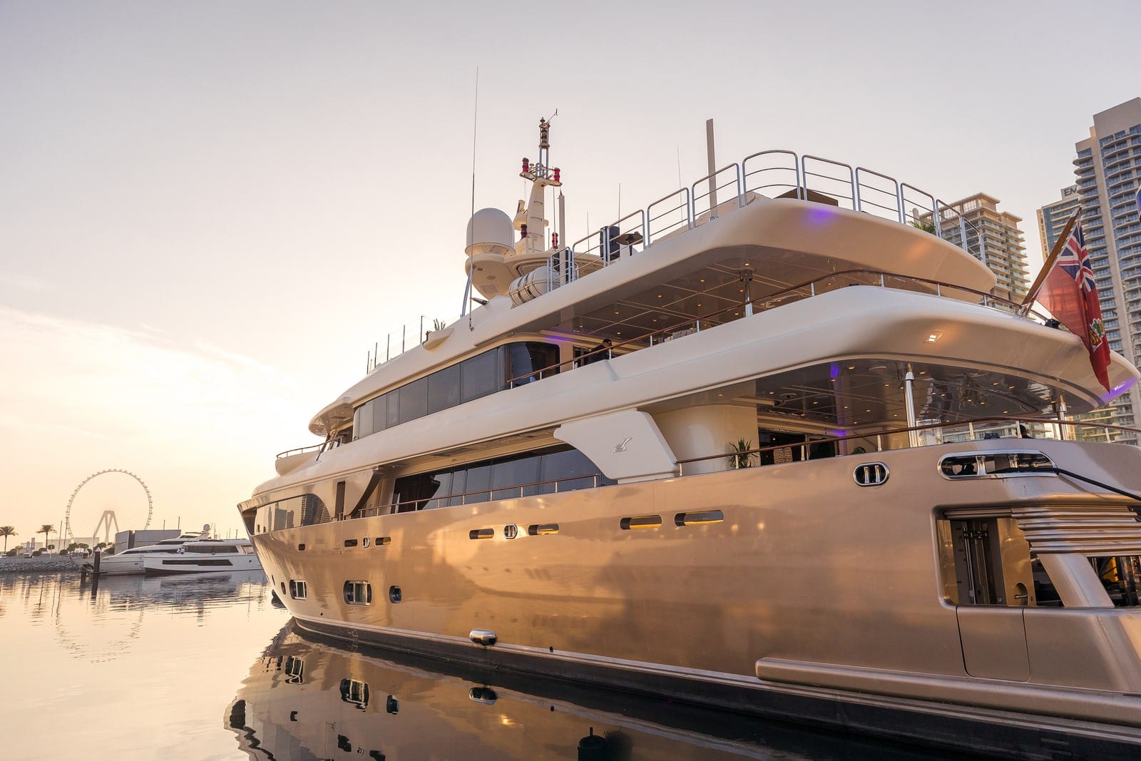 Behike, 150 ft Superyacht in Dubai — am Liegeplatz