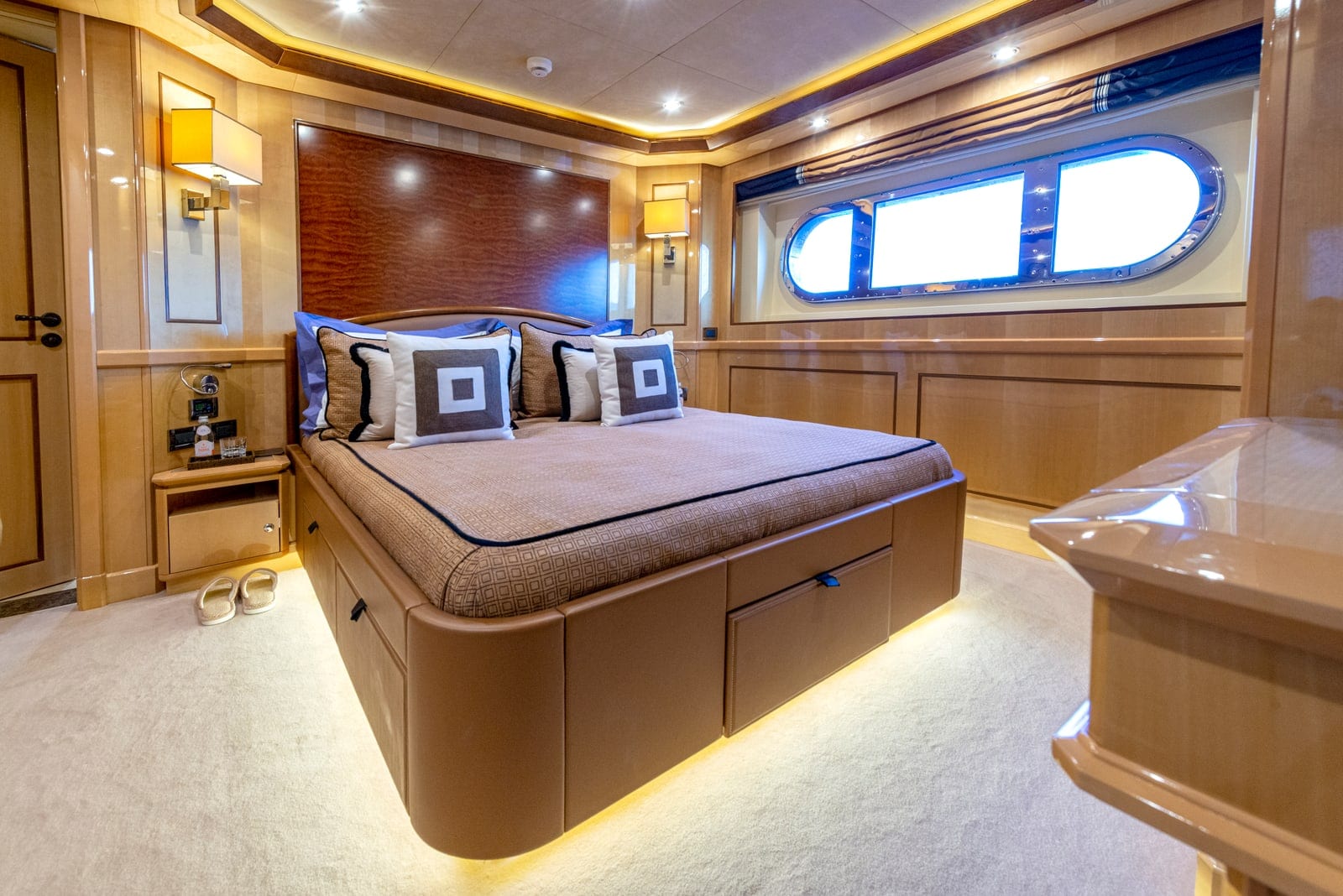 Behike, 150 ft Superyacht in Dubai — Gästekabine