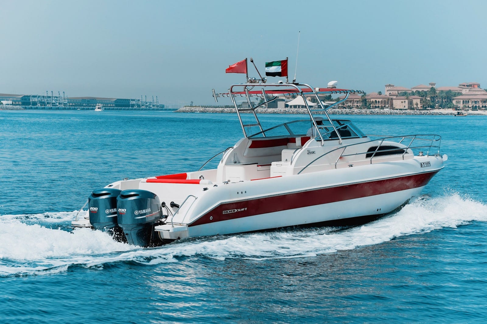 Uno, lancha deportiva de 35 ft en Dubái — en el agua