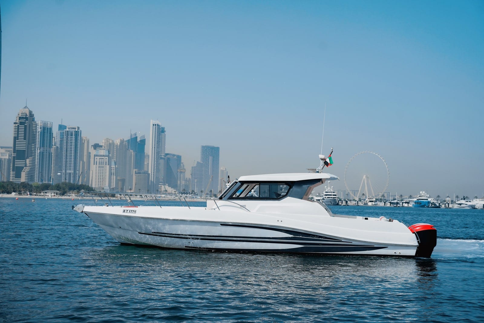 Dos, 40 ft Sportboot für bis zu 9 Gäste, Dubai Marina