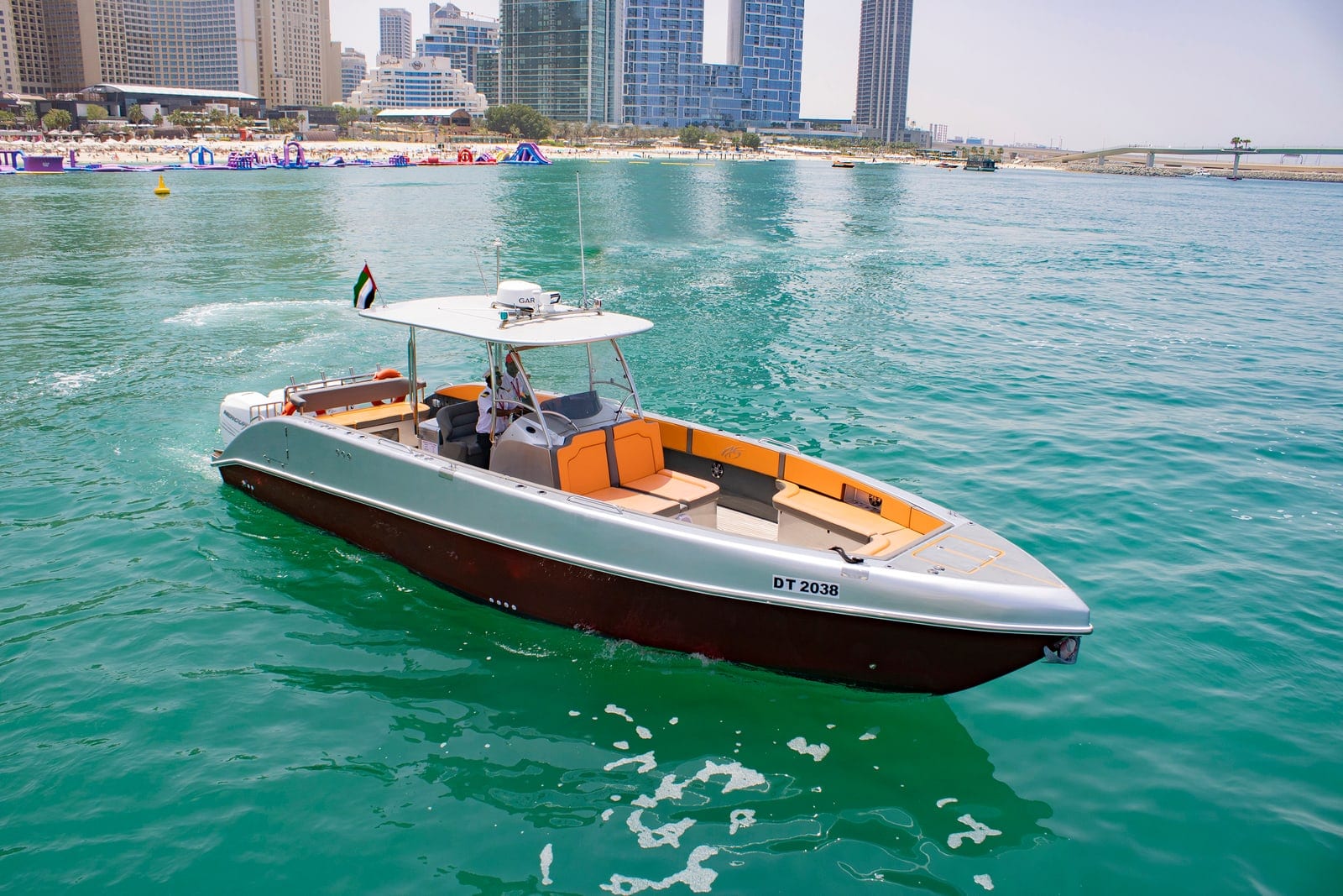 Tres, 40 ft Sportboot für bis zu 10 Gäste, Dubai Marina
