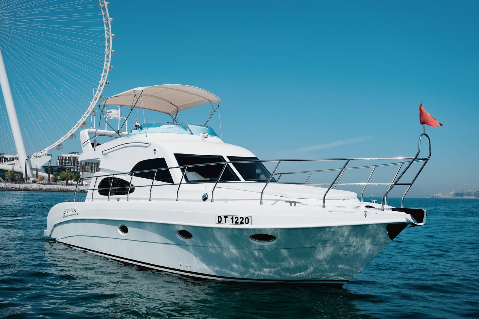 Orion, yate de 48 ft en Dubái — en el agua