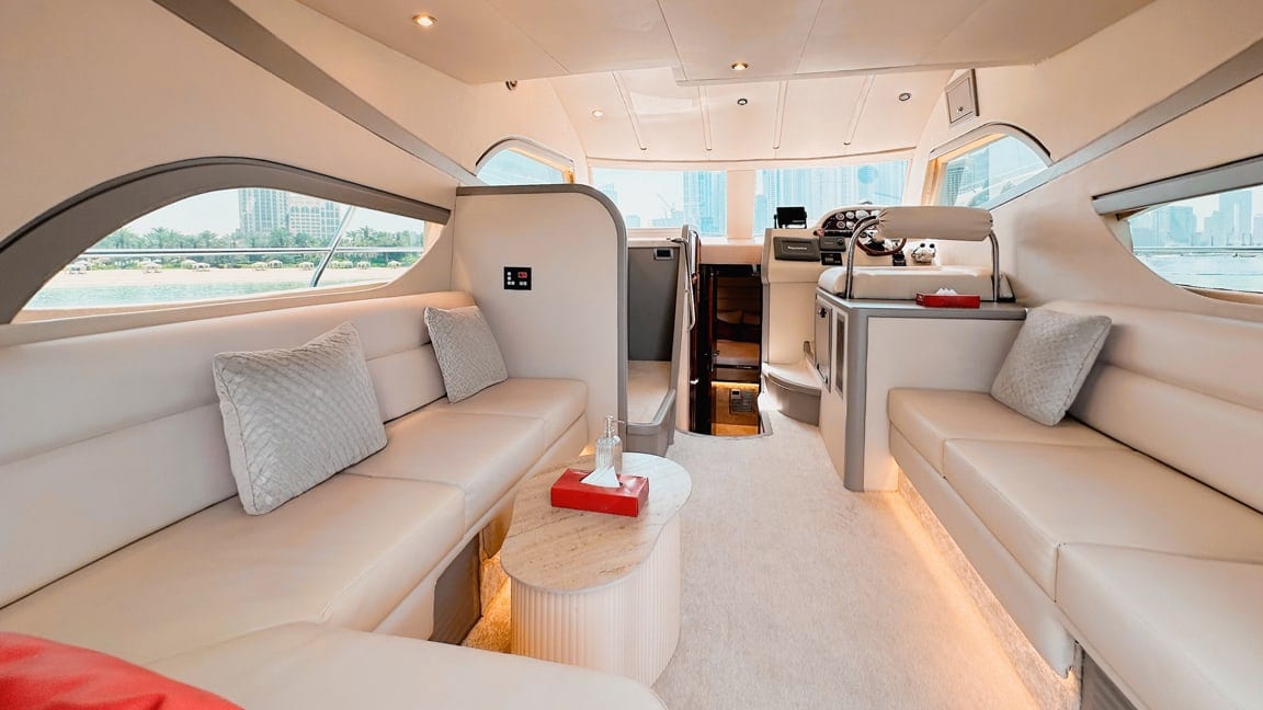 Orion, yate de 48 ft en Dubái — salón principal