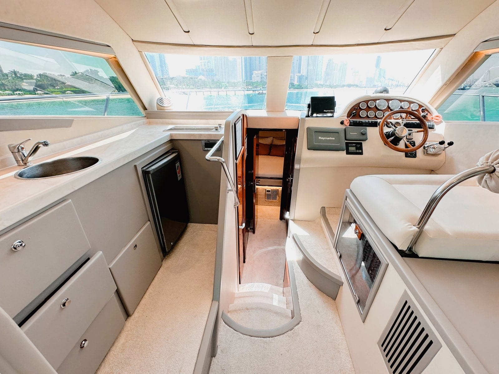 Orion, yate de 48 ft en Dubái — cocina