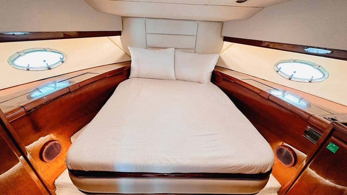Orion, yate de 48 ft en Dubái — camarote principal