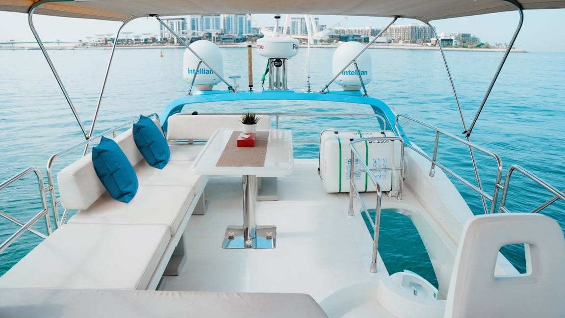 Blessed, yate de 50 ft en Dubái — flybridge