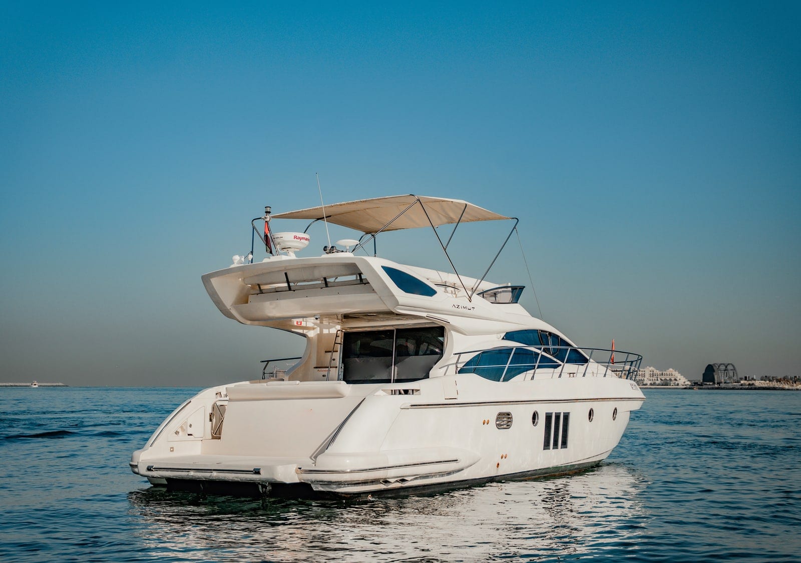 Misty, 50 ft Yacht in Dubai — Badeplattform