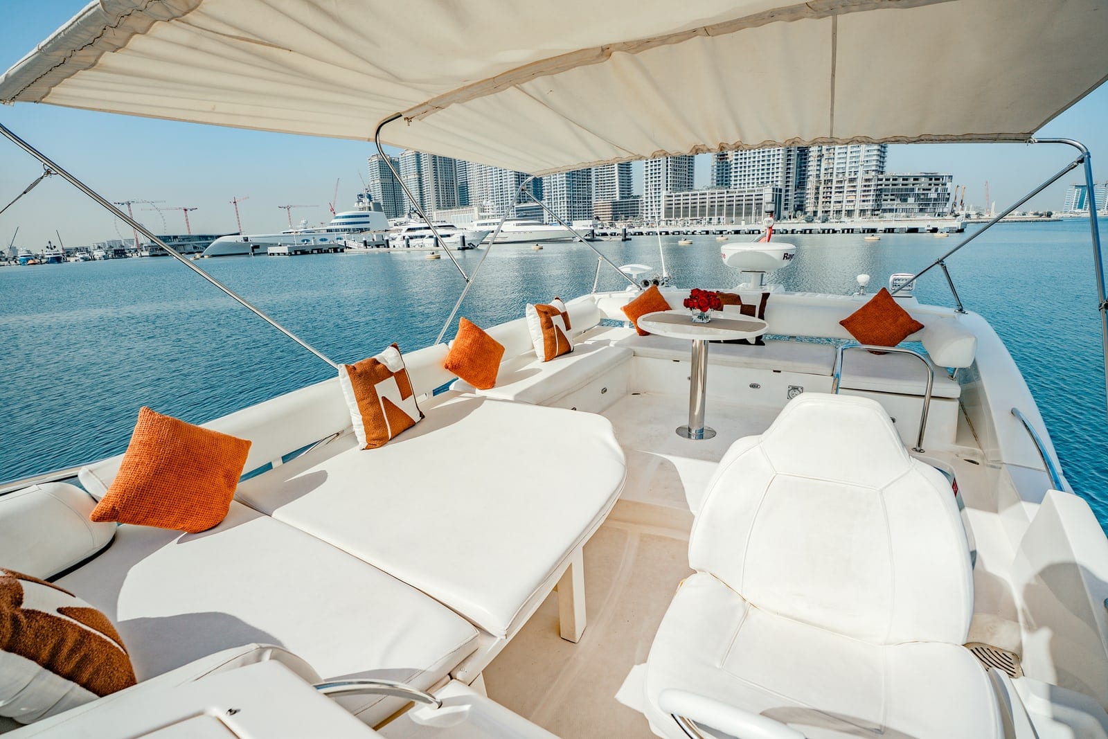 Misty, 50 ft Yacht in Dubai — Sonnendeck