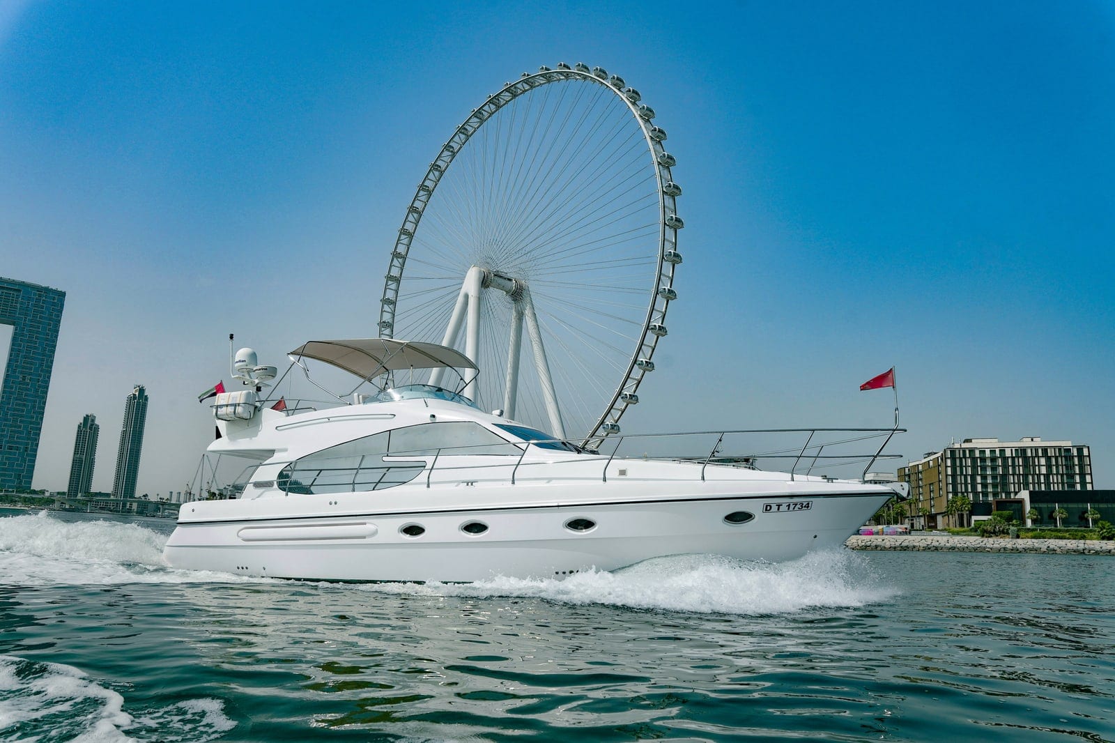 Magnum, 52 ft Yacht in Dubai — auf dem Wasser
