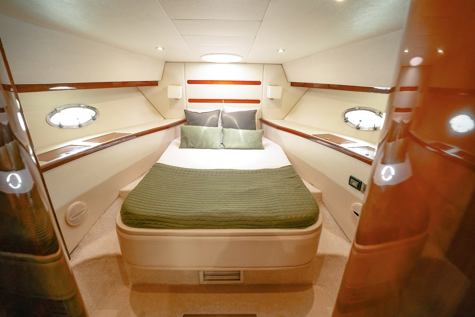 Magnum, 52 ft Yacht in Dubai — Eignerkabine