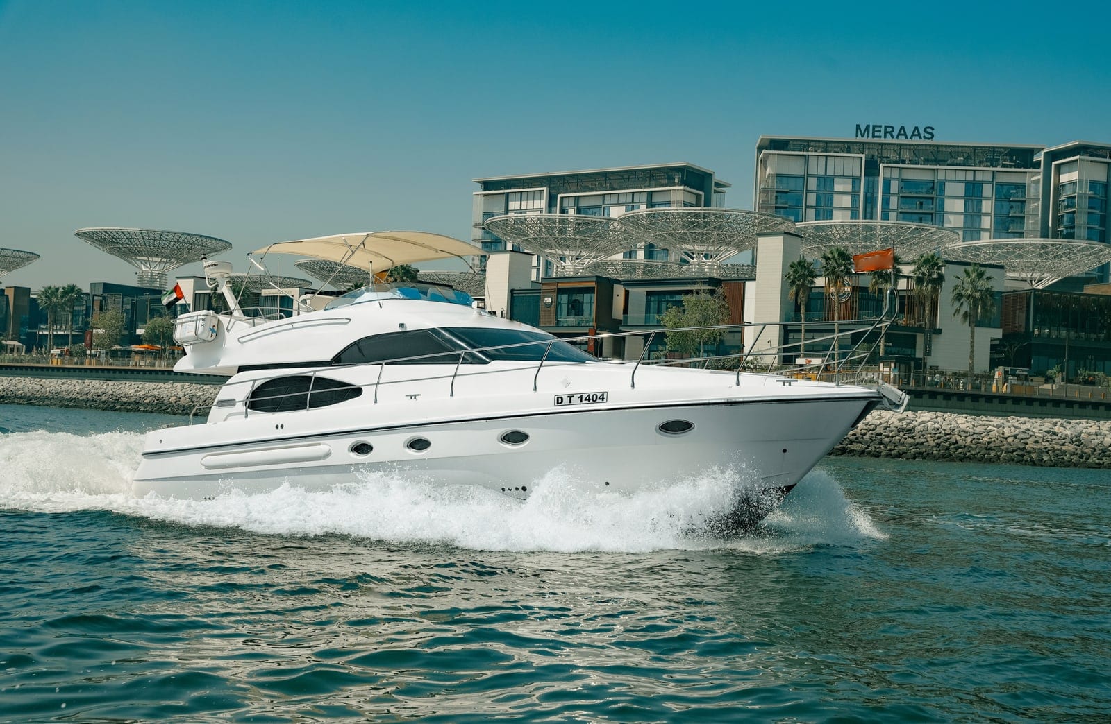 Daphne, 53 ft Yacht in Dubai — auf dem Wasser