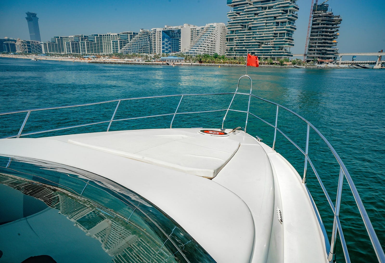 Daphne, 53 ft Yacht in Dubai — Lounge am Bug