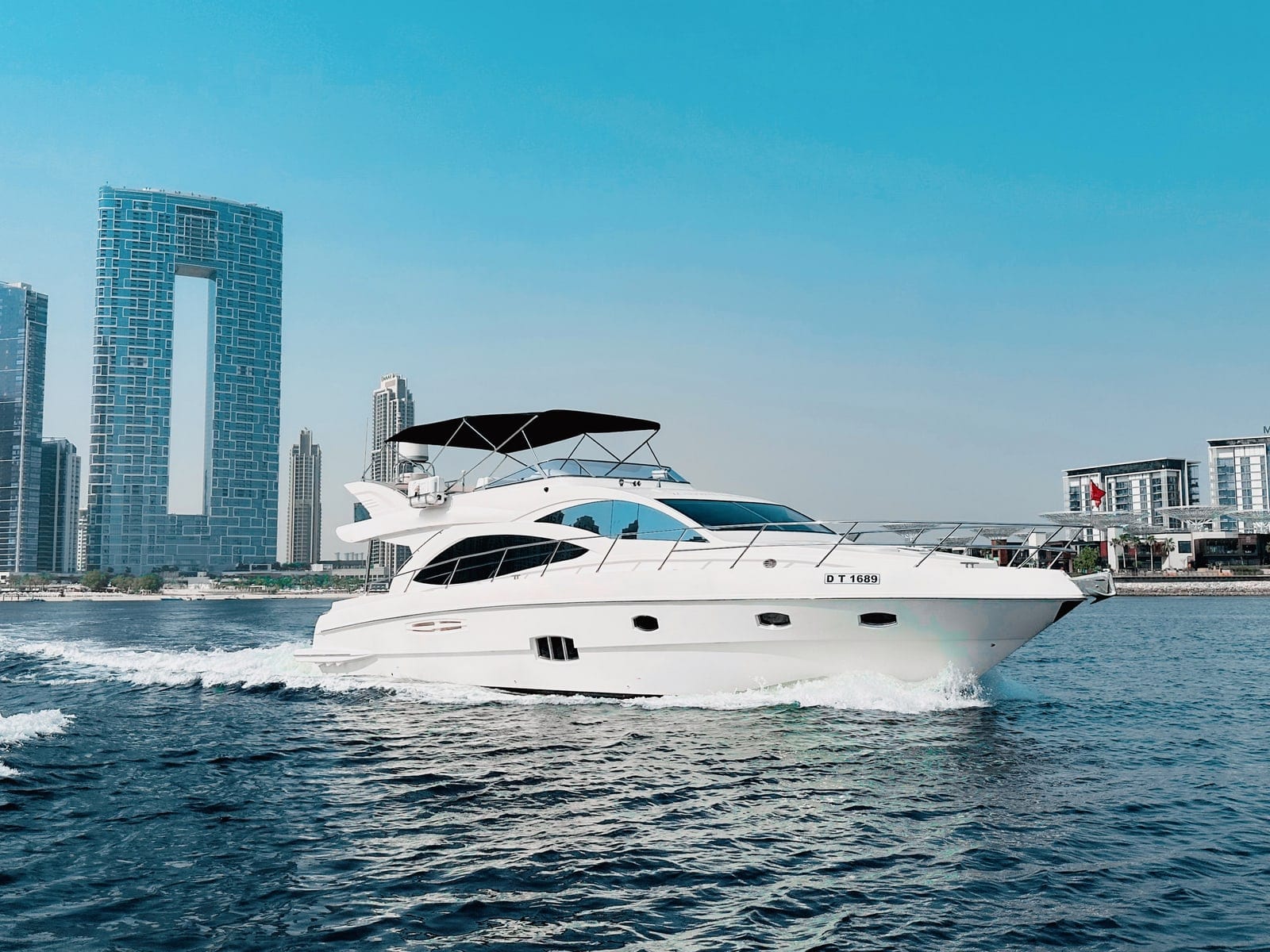 Iris, 62 ft Yacht für bis zu 25 Gäste, Dubai Marina