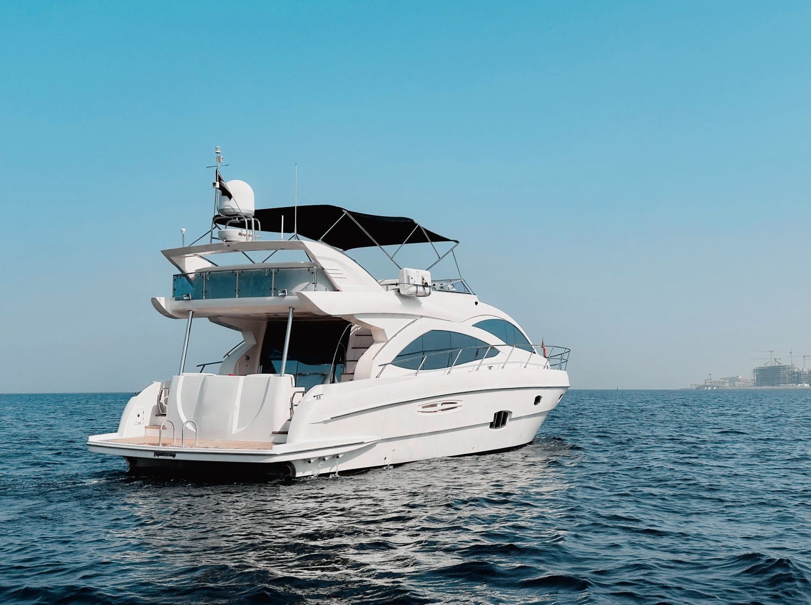 Iris, 62 ft Yacht in Dubai — auf dem Wasser