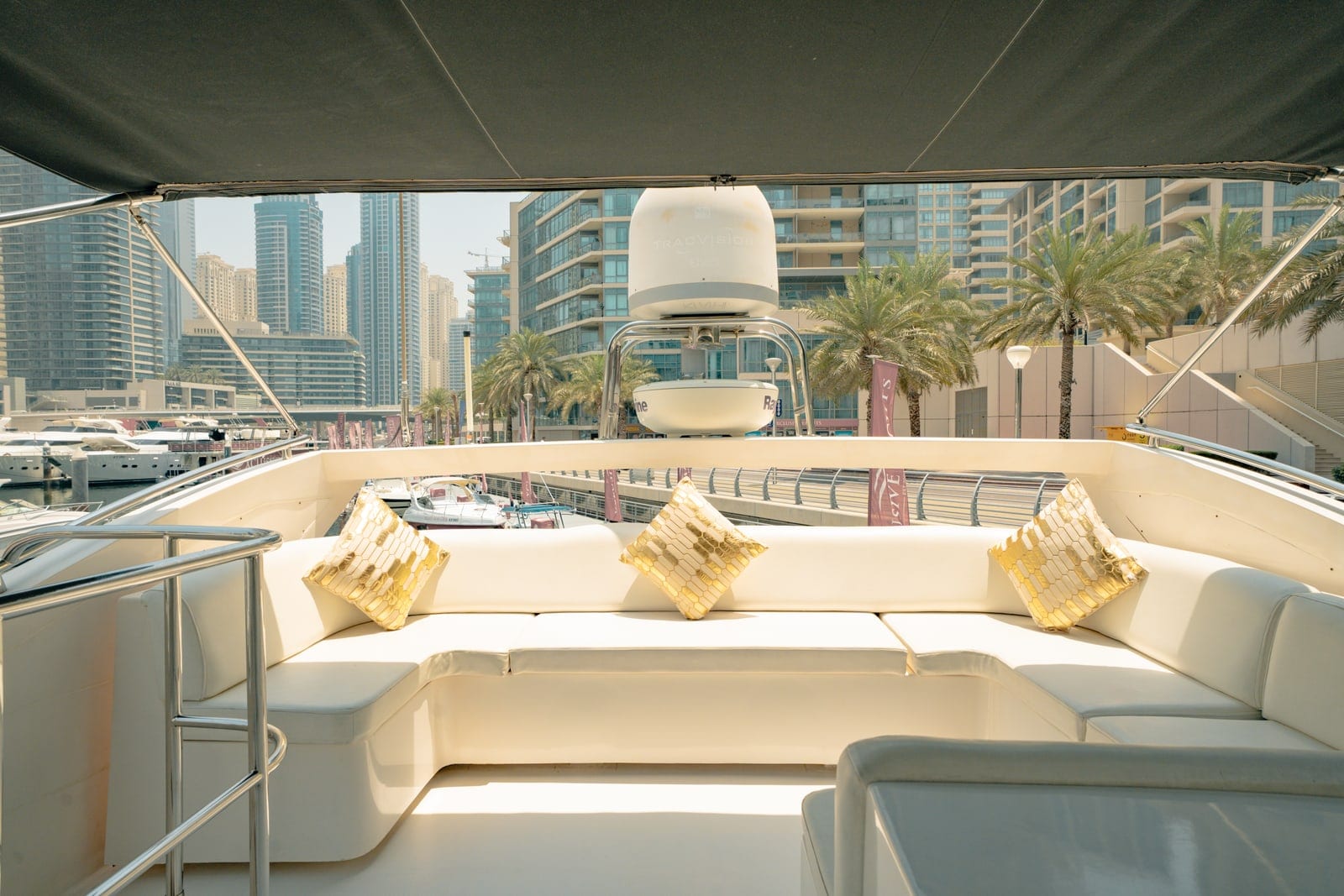 Iris, 62 ft Yacht in Dubai — Flybridge