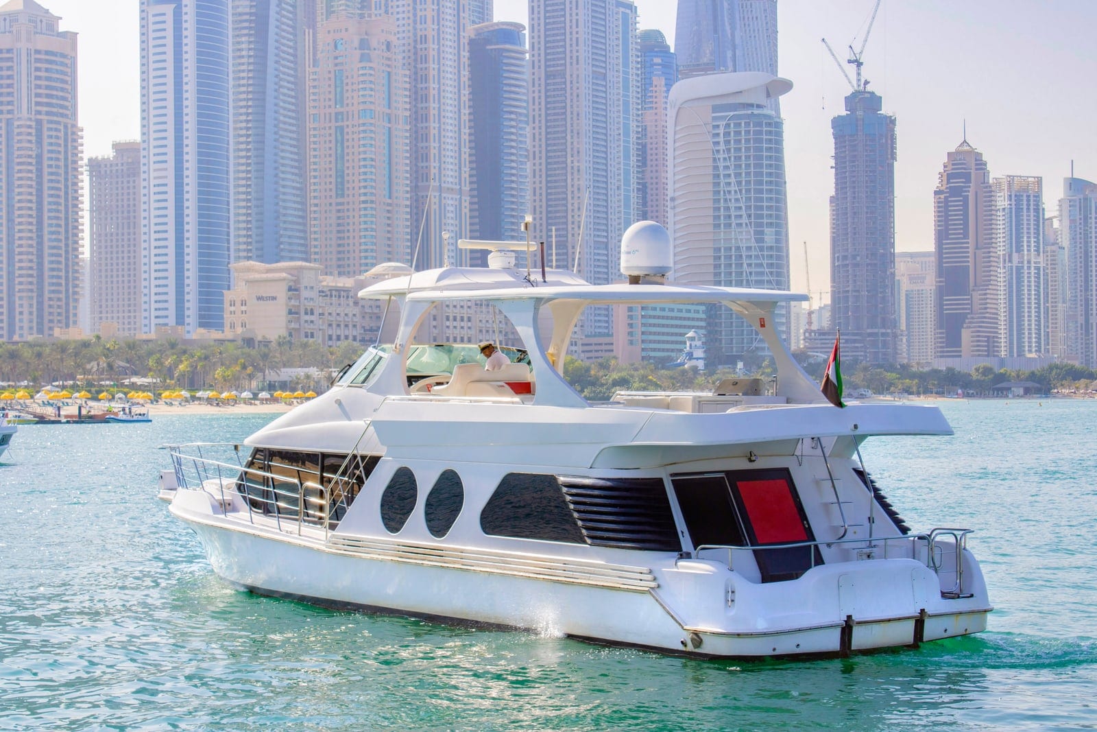 Pisces, 62 ft Yacht in Dubai — auf dem Wasser