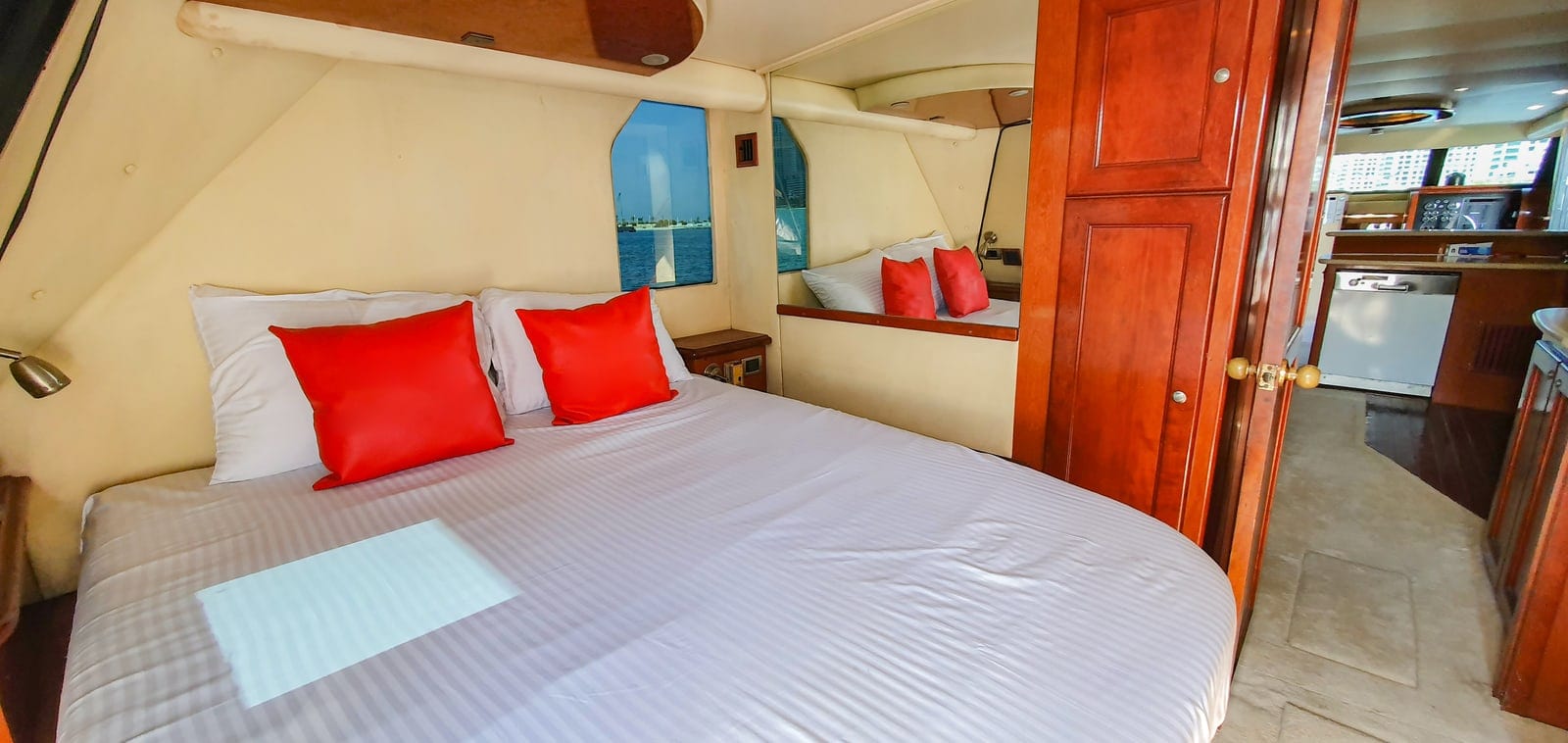Pisces, 62 ft Yacht in Dubai — Eignerkabine