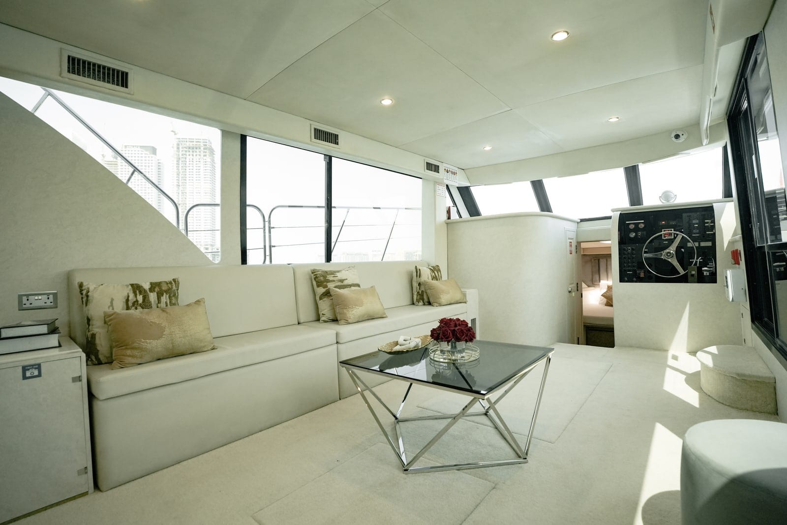 Aries, 64 ft Yacht in Dubai — Hauptsalon