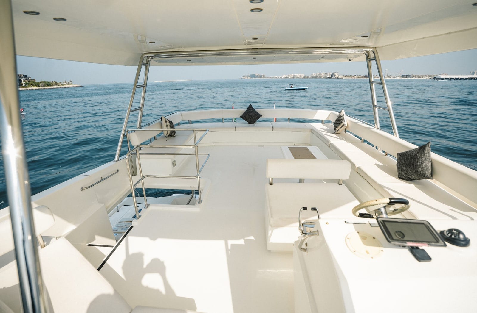 Leopard, 65 ft Yacht in Dubai — Flybridge