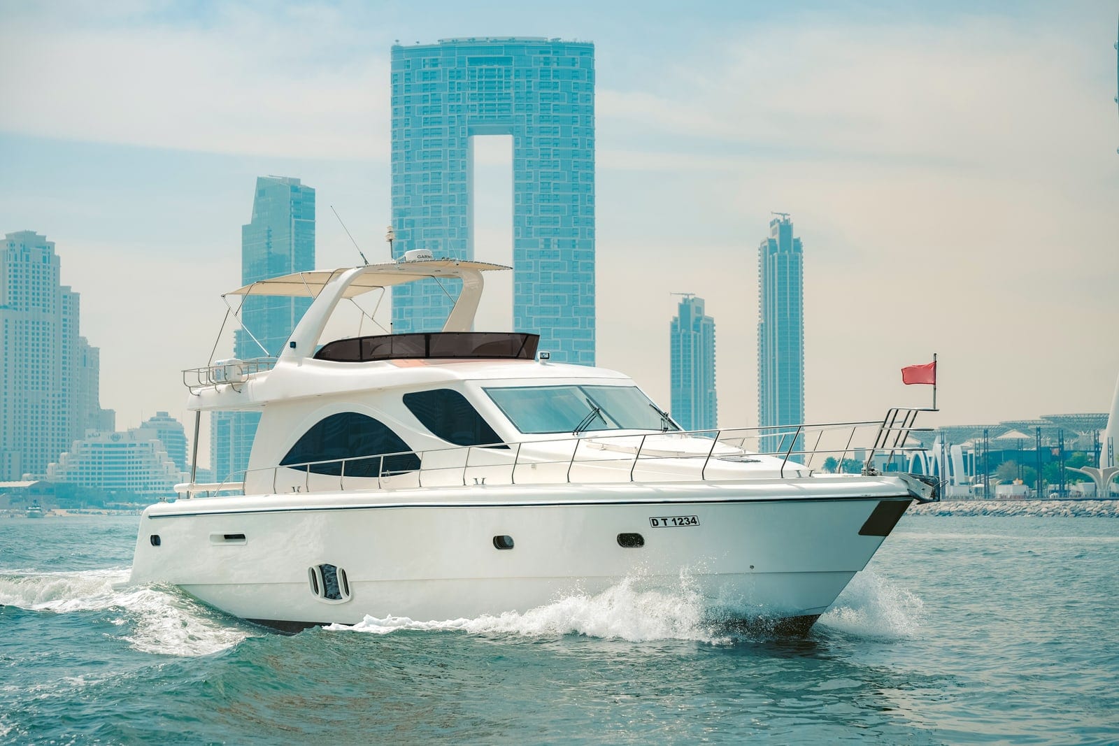 Altar, 70 ft Yacht in Dubai — auf dem Wasser