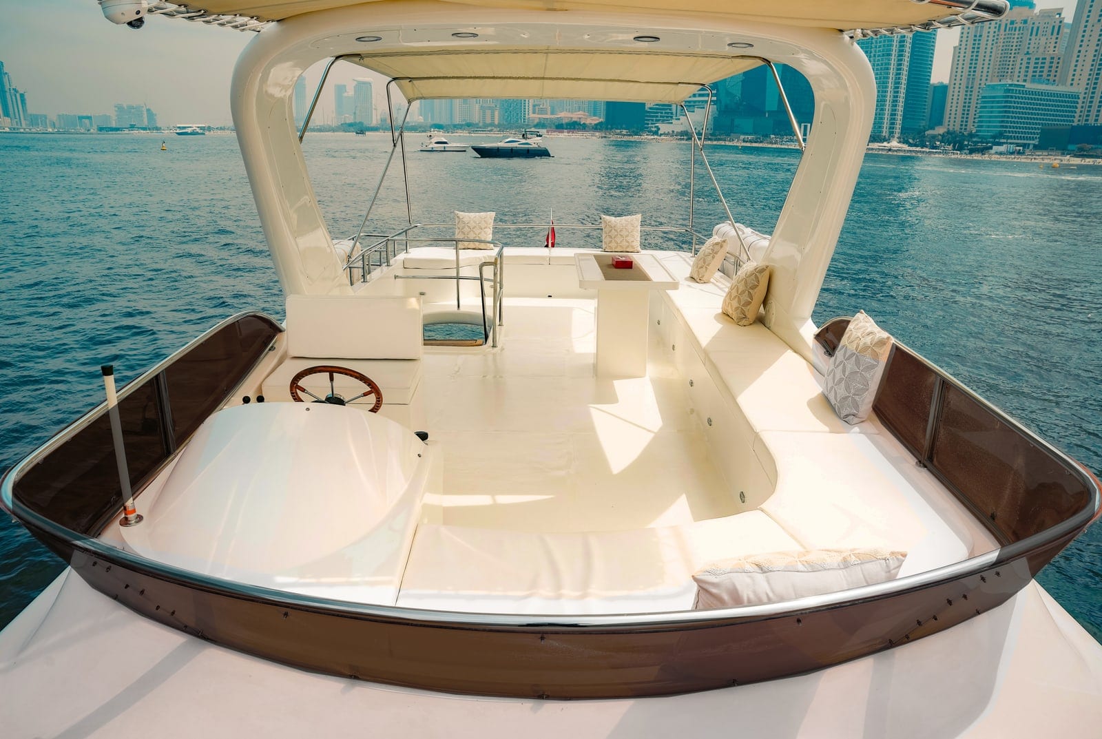 Altar, 70 ft Yacht in Dubai — Flybridge