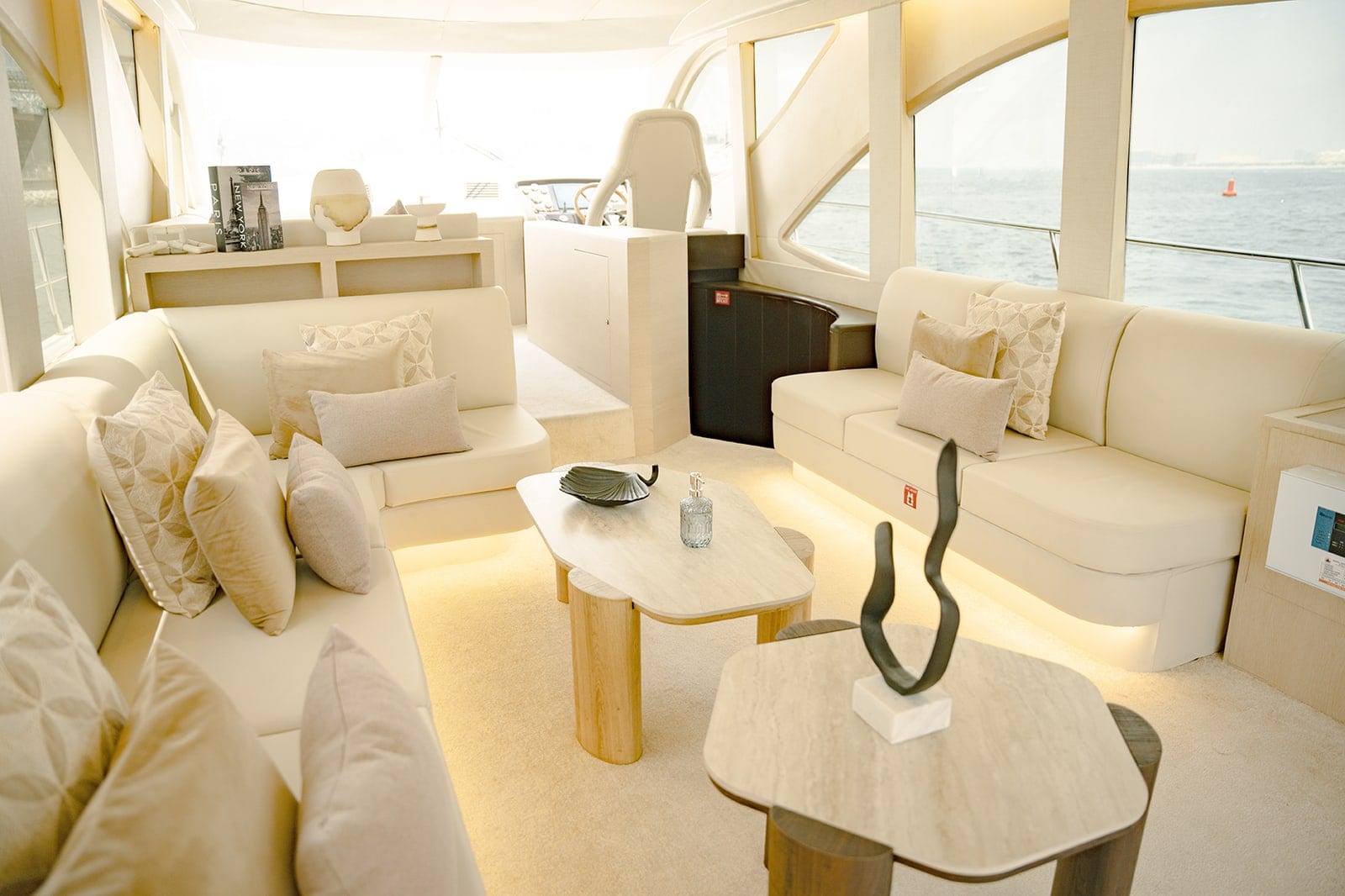 Altar, 70 ft Yacht in Dubai — Hauptsalon