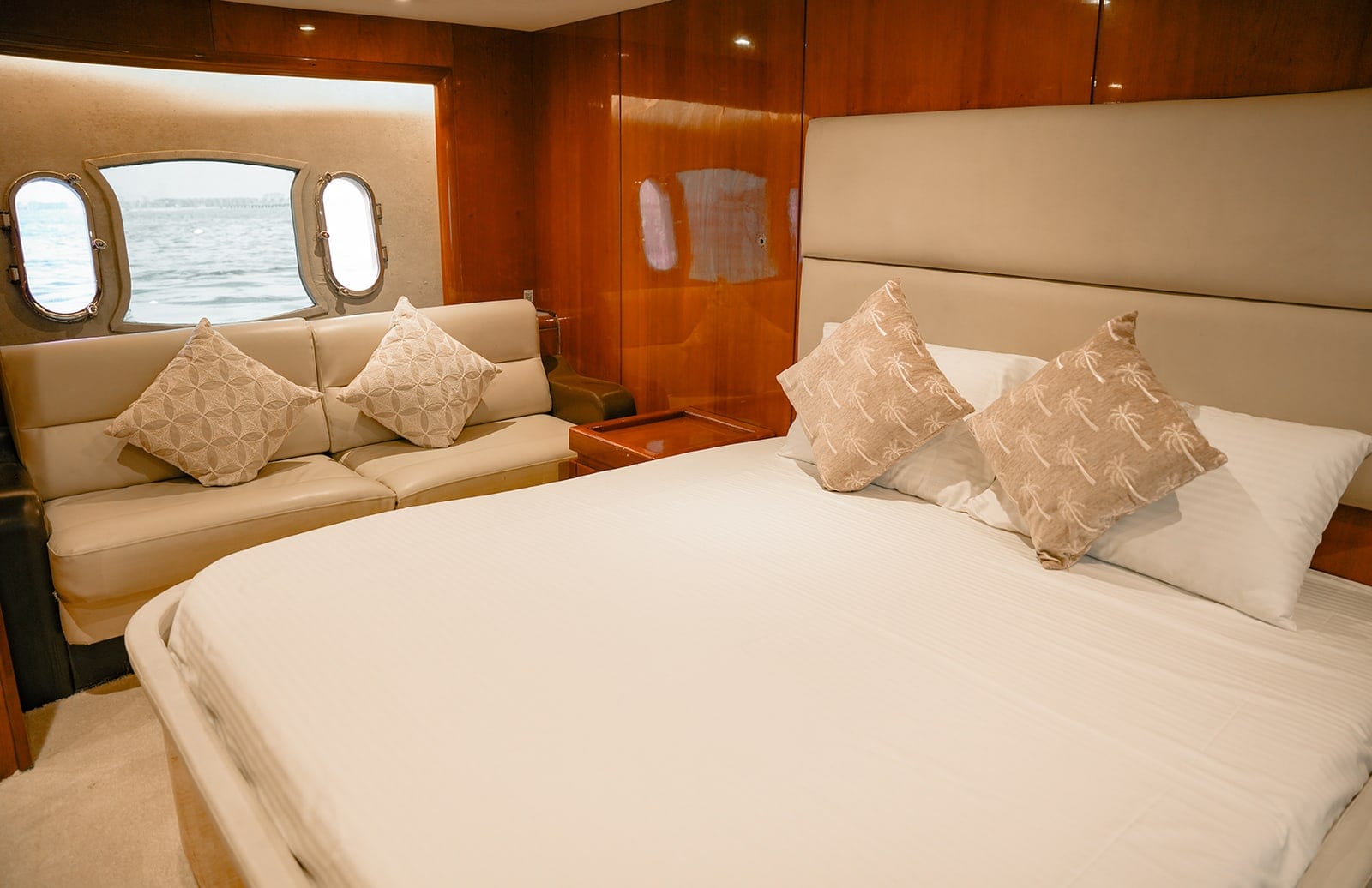 Altar, 70 ft Yacht in Dubai — Eignerkabine