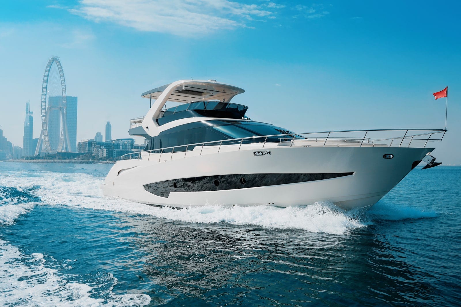 Vio, 75 ft Yacht in Dubai — auf dem Wasser
