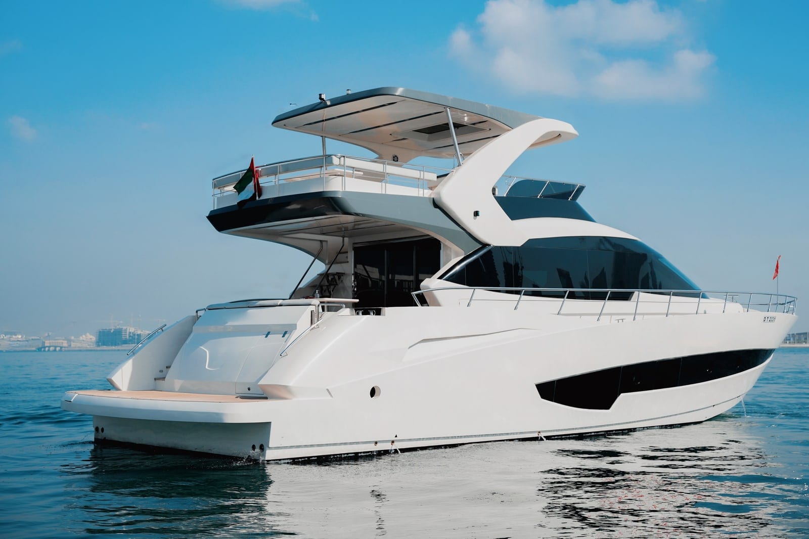 Vio, 75 ft Yacht in Dubai — auf dem Wasser