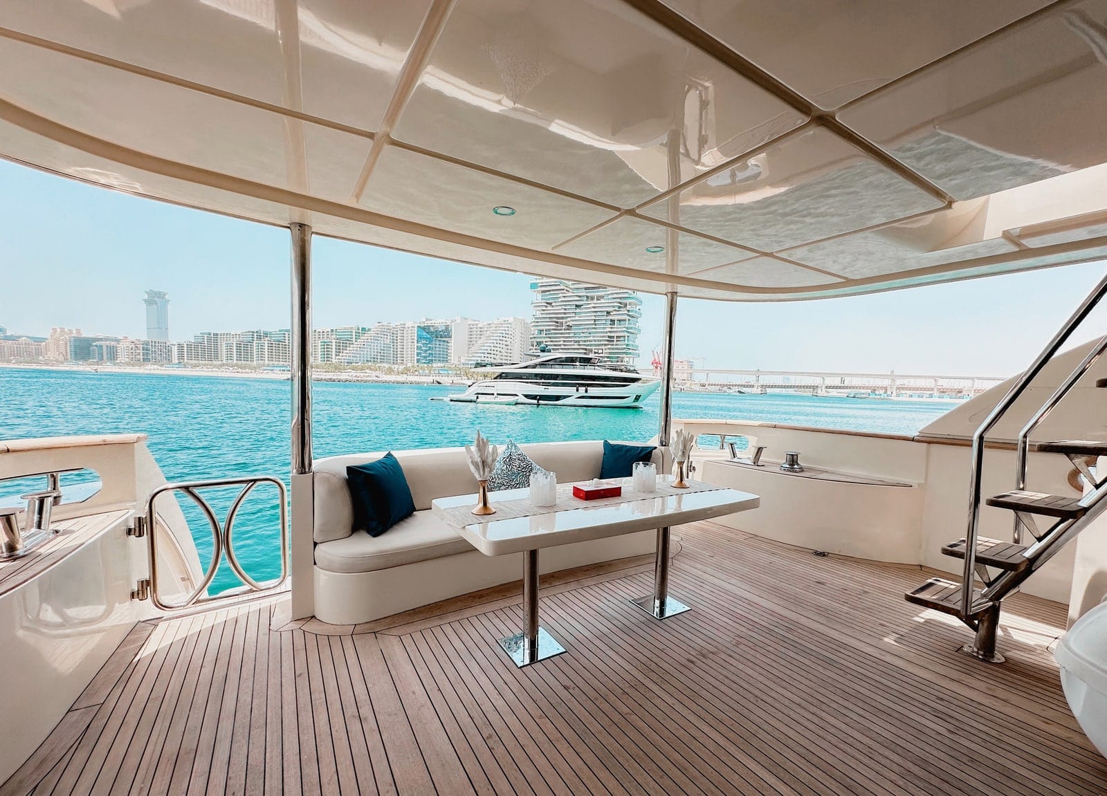 Freedom, 80 ft Yacht in Dubai — Achterdeck