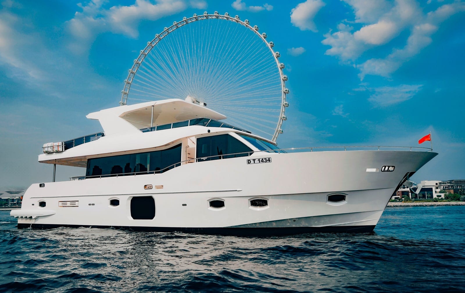 Silo, 82 ft Yacht in Dubai — auf dem Wasser