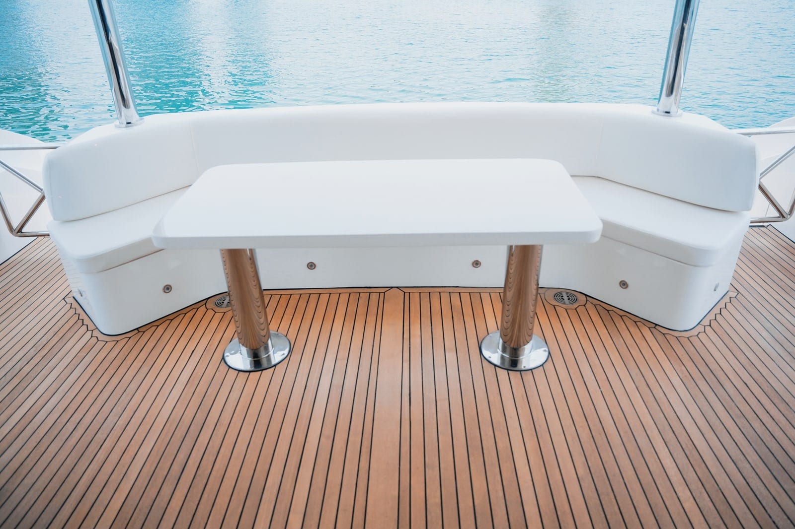 Silo, 82 ft Yacht in Dubai — Achterdeck