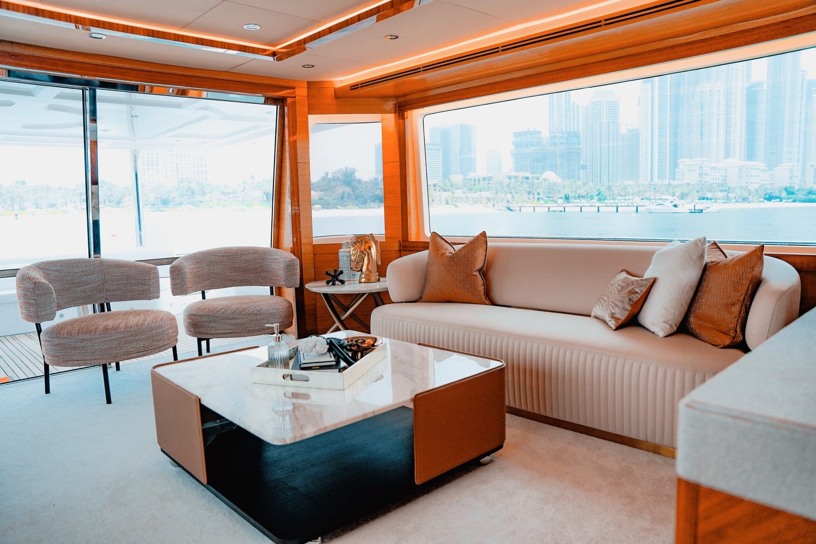 Silo, 82 ft Yacht in Dubai — Hauptsalon