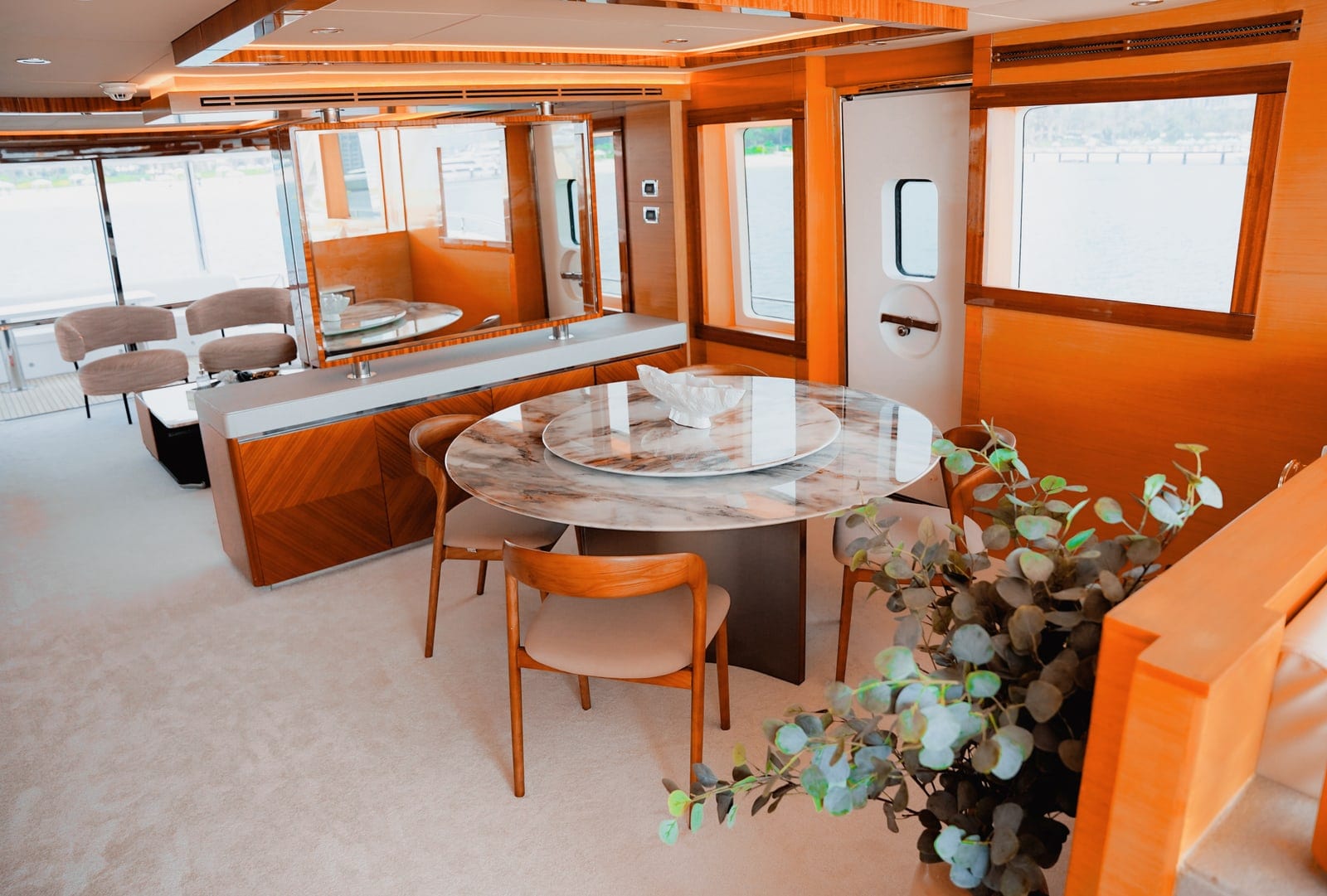 Silo, 82 ft Yacht in Dubai — Essbereich