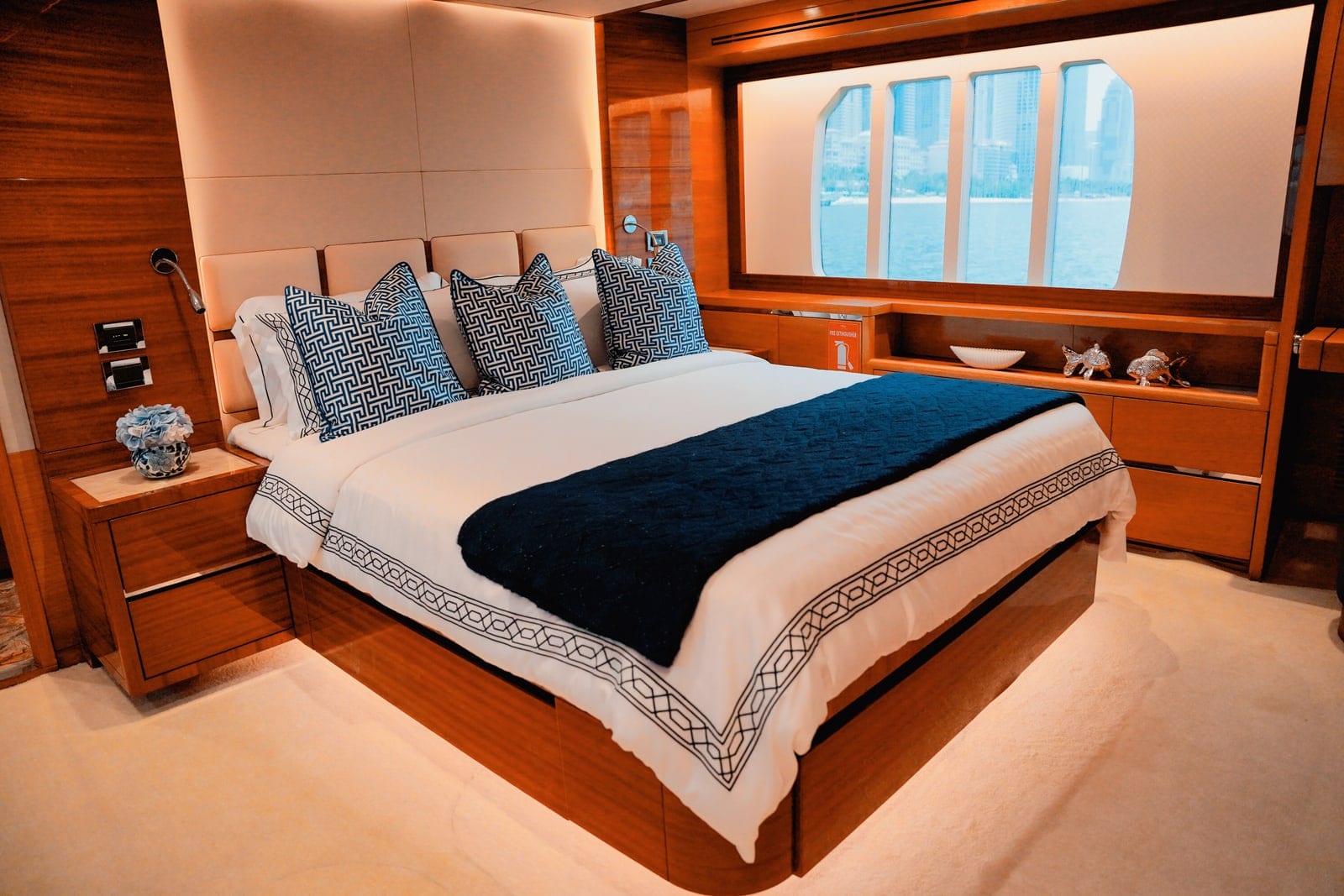 Silo, 82 ft Yacht in Dubai — Eignerkabine