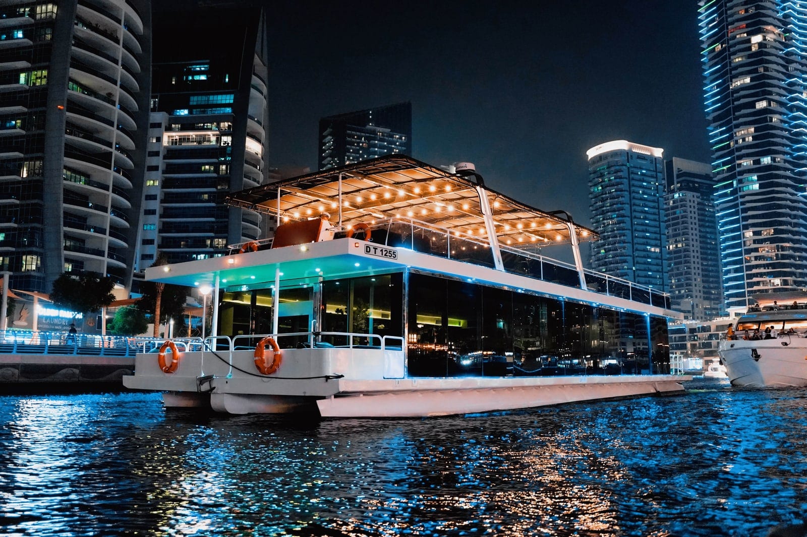 X8, 90 ft Hausboot für bis zu 60 Gäste, Dubai Marina