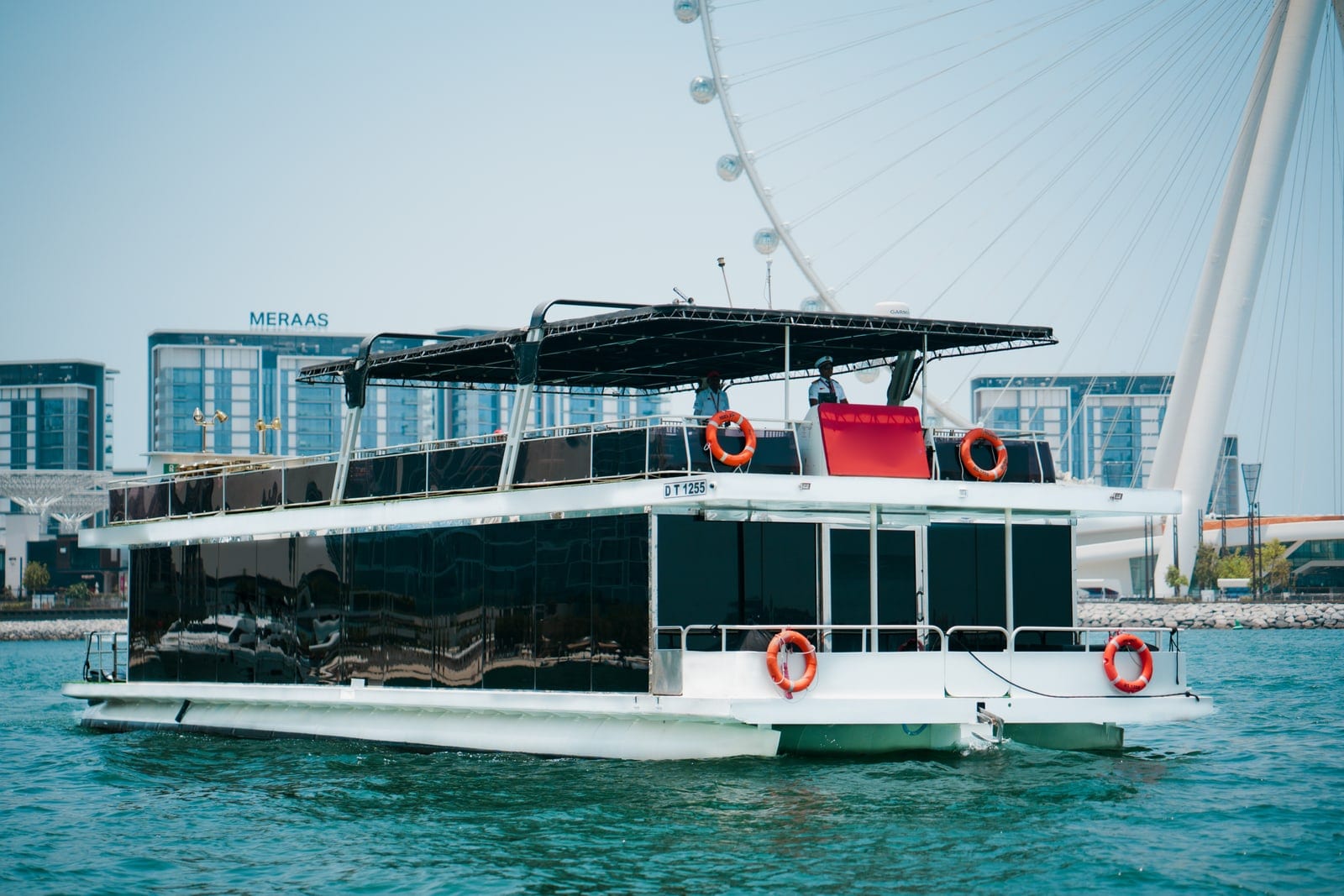 X8, 90 ft Hausboot in Dubai — auf dem Wasser