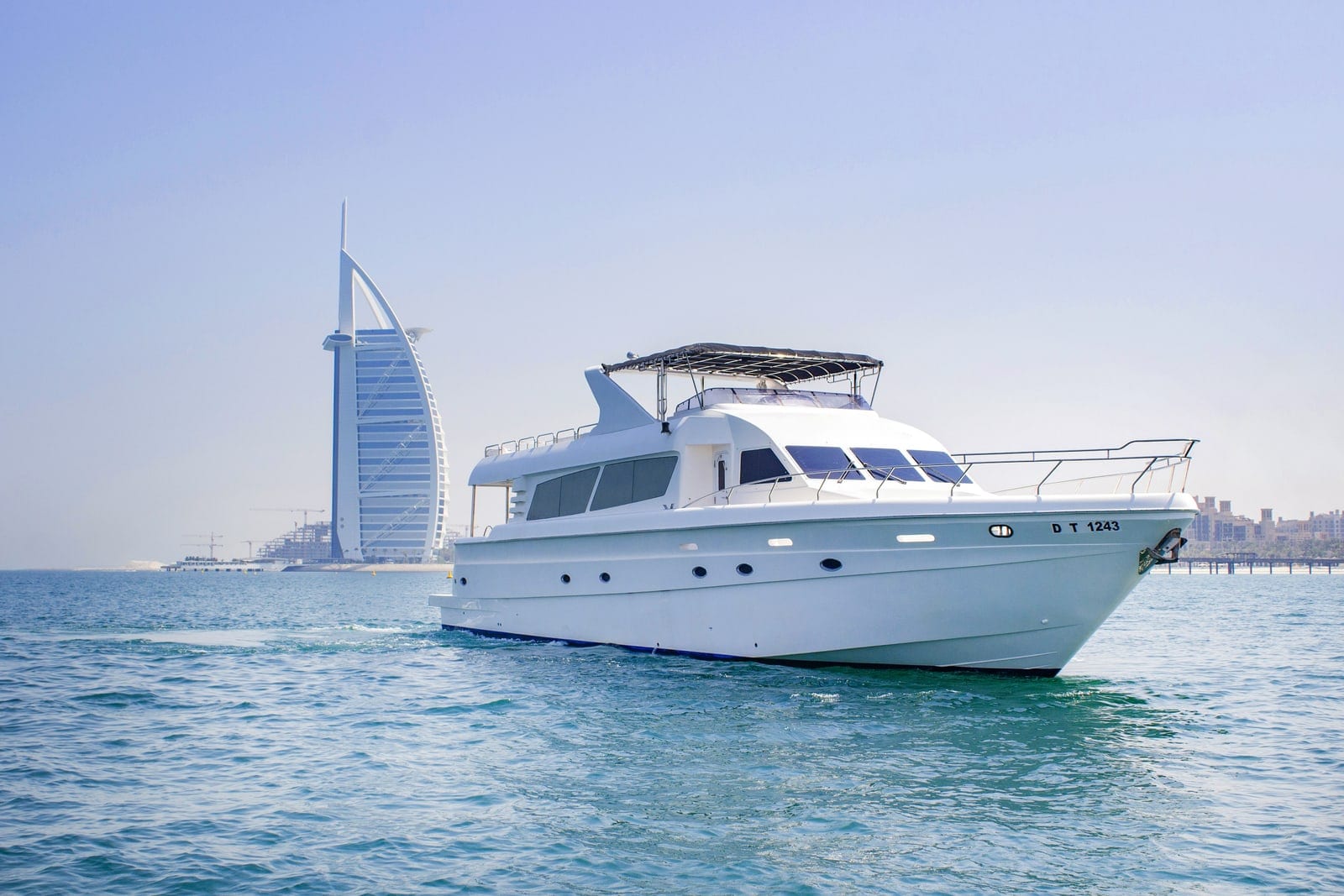 Aura, 90 ft Yacht für bis zu 55 Gäste, Dubai Marina