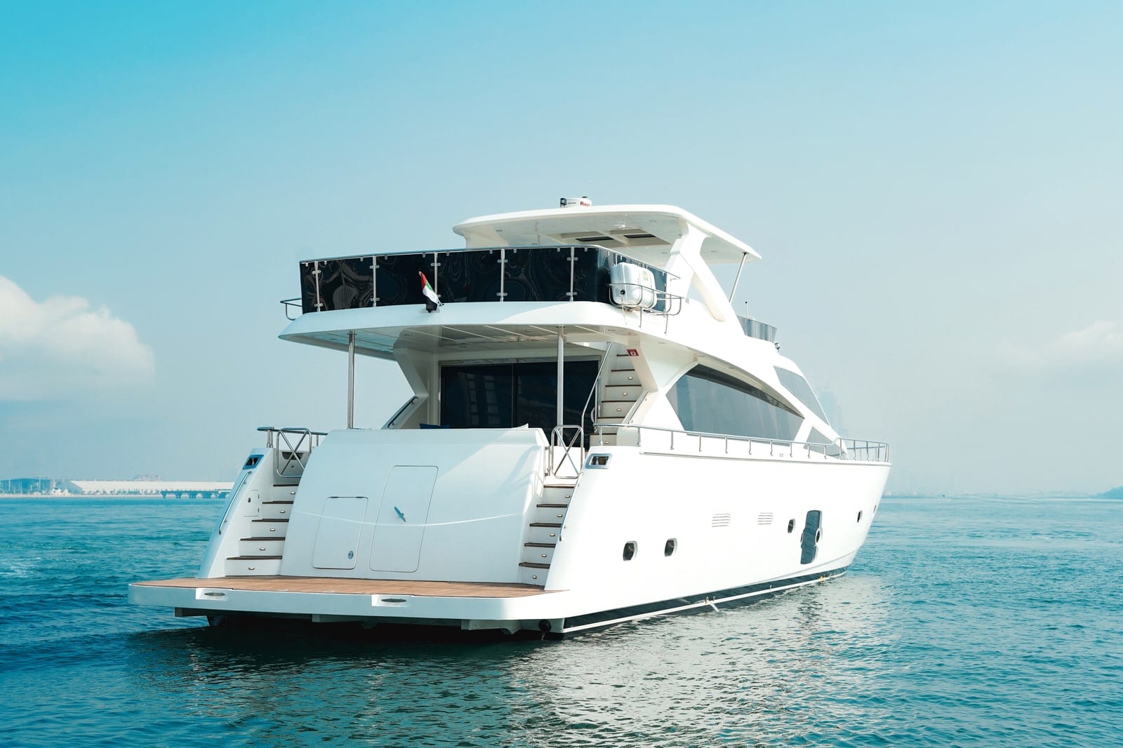 Polaris, 92 ft Yacht in Dubai — auf dem Wasser