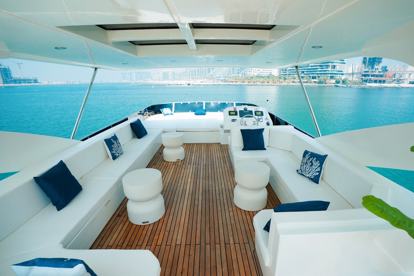 Polaris, 92 ft Yacht in Dubai — Flybridge