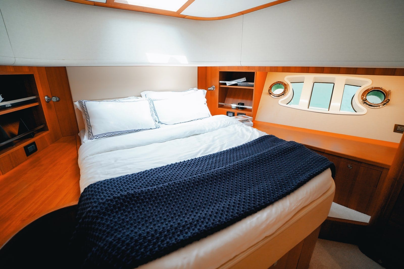 Polaris, 92 ft Yacht in Dubai — Eignerkabine